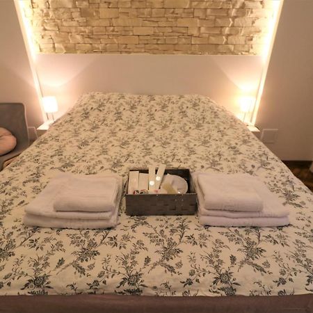 Cozy Old Town Apartment - Free Minibar Бухарест Экстерьер фото