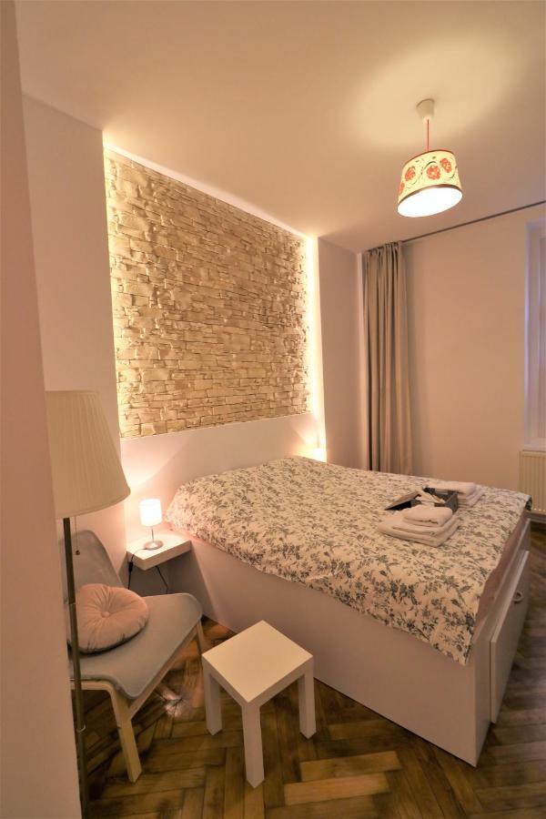 Cozy Old Town Apartment - Free Minibar Бухарест Экстерьер фото