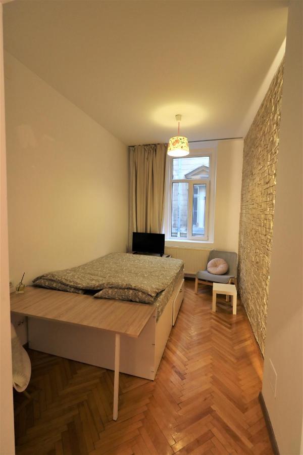 Cozy Old Town Apartment - Free Minibar Бухарест Экстерьер фото