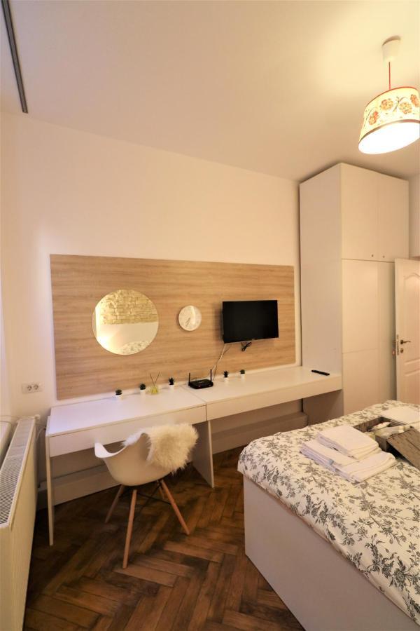 Cozy Old Town Apartment - Free Minibar Бухарест Экстерьер фото